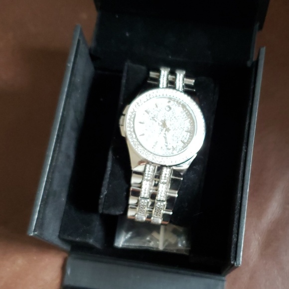 Bulova mens watch one month old - Picture 2 of 5